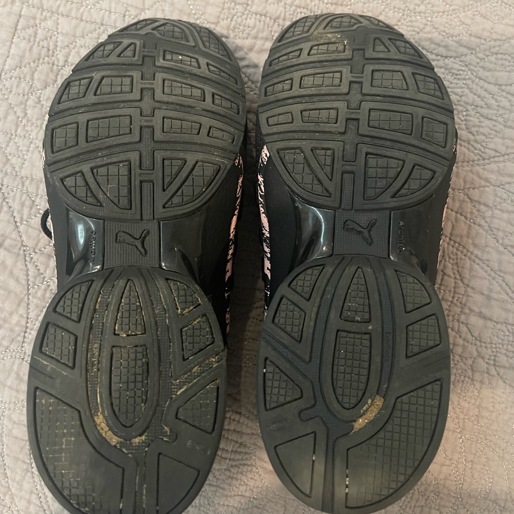 Puma Women's Black and Pink Athletic Shoes - Picture 5 of 6